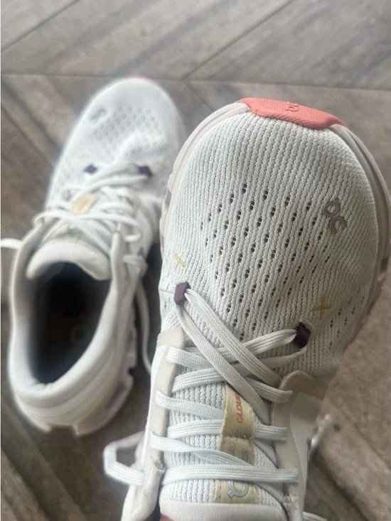 CLOUD X 4 - WOMENS 8.5 ivory sand color gently used - Picture 3 of 11